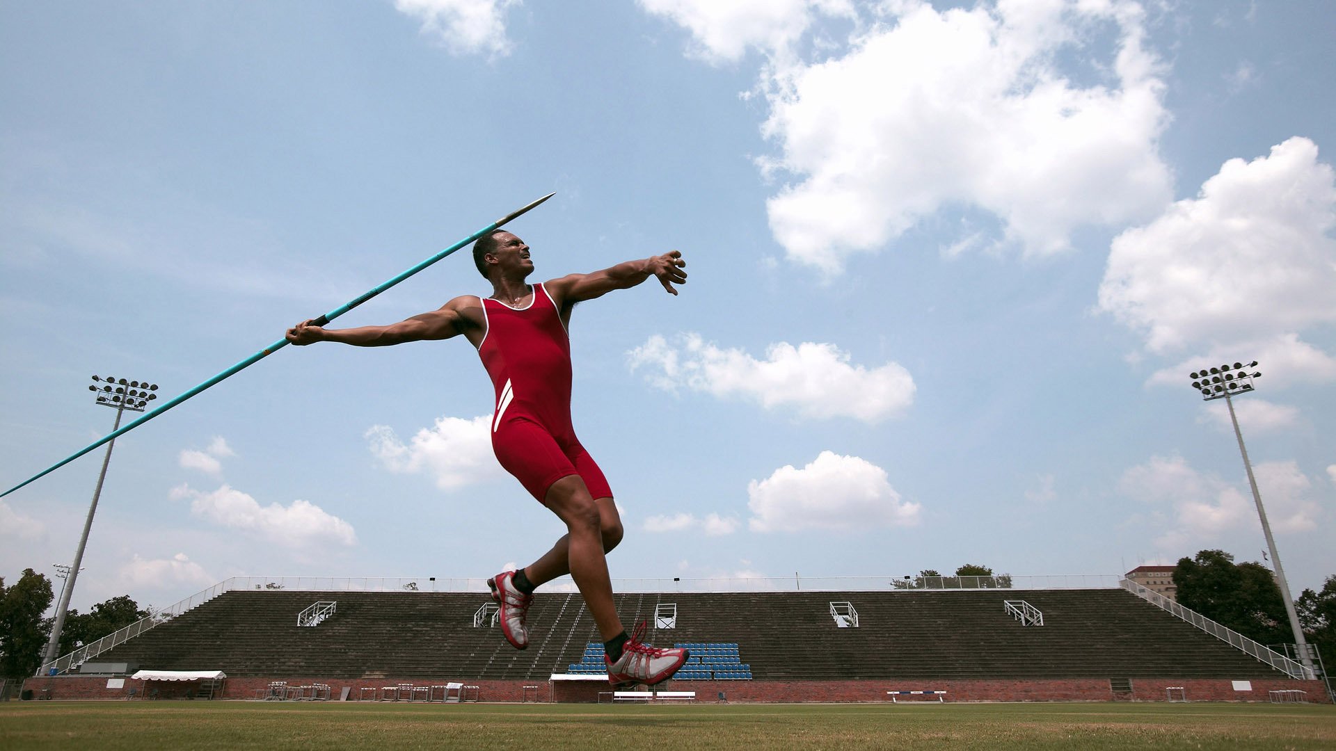 外援持球领跑球队，连环进攻令对手眼花缭乱，打球外援